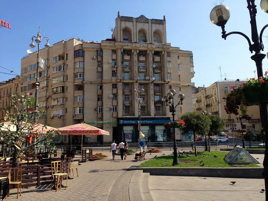 Apartment Mihailovskaya Kiev 0*,
